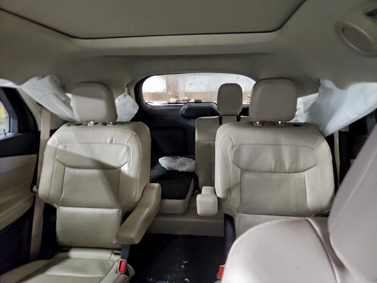 Ford Explorer Limited Image 12