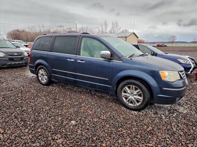 Chrysler Minivan Limited Image 12