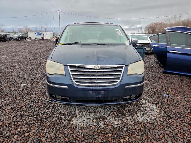 Chrysler Minivan Limited Image 9