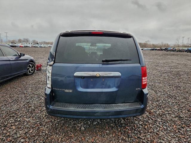 Chrysler Minivan Limited Image 6