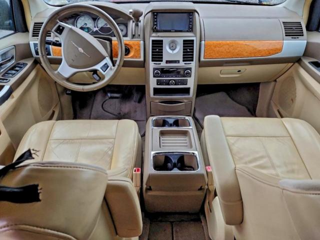 Chrysler Minivan Limited Image 4