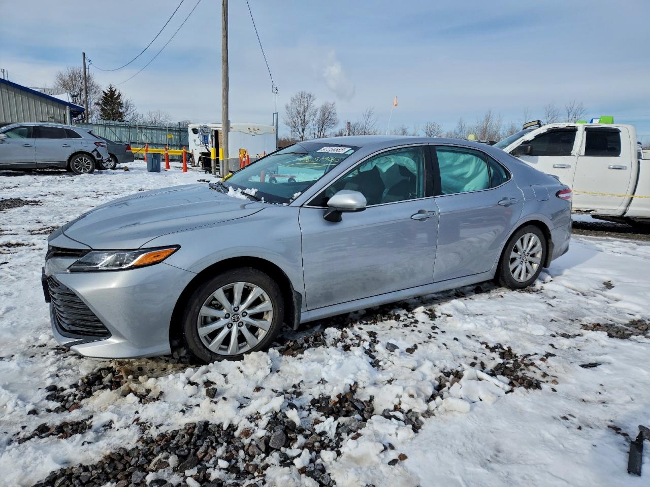 Toyota Camry Le Image 1