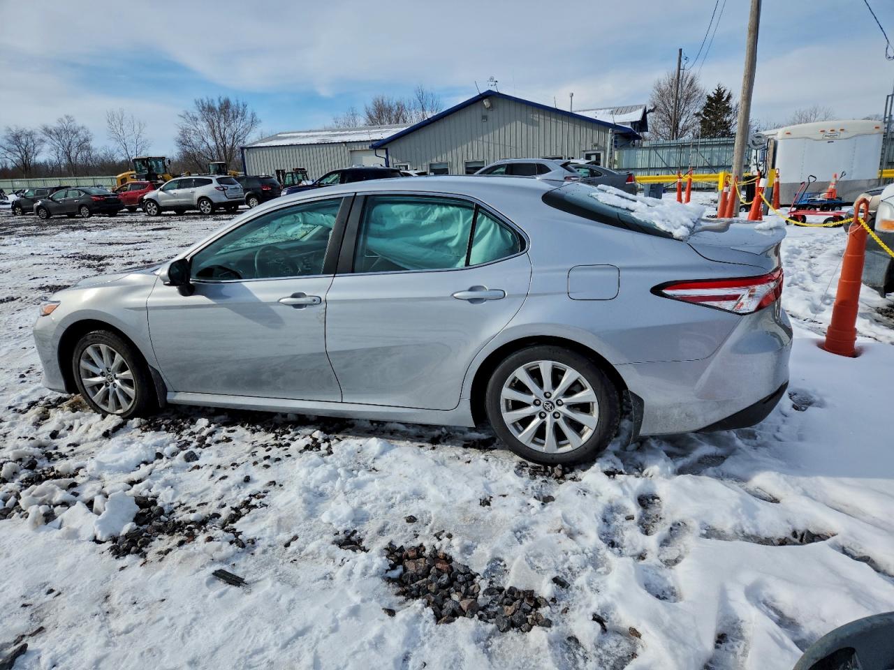 Toyota Camry Le Image 8