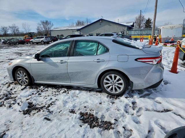 Toyota Camry Le Image 8