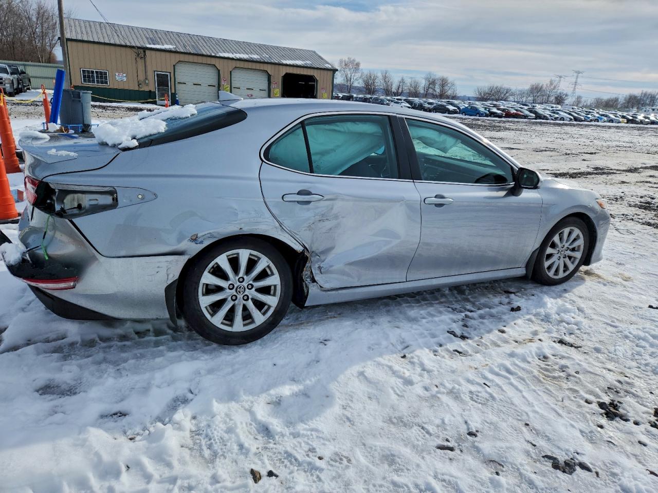 Toyota Camry Le Image 7
