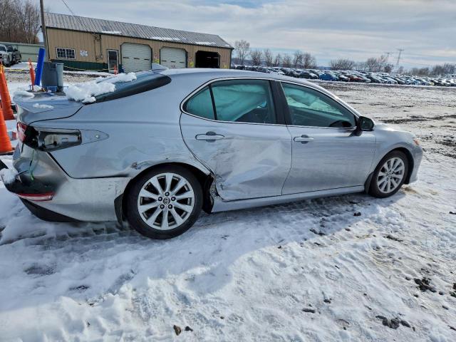 Toyota Camry Le Image 7