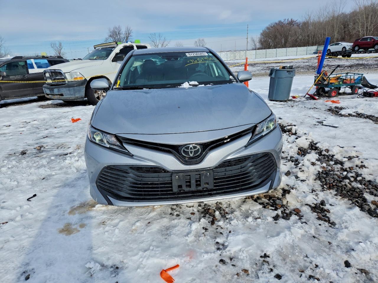 Toyota Camry Le Image 12