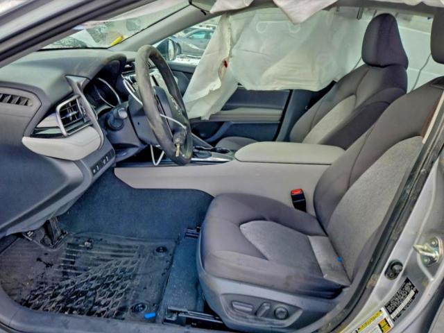 Toyota Camry Le Image 10