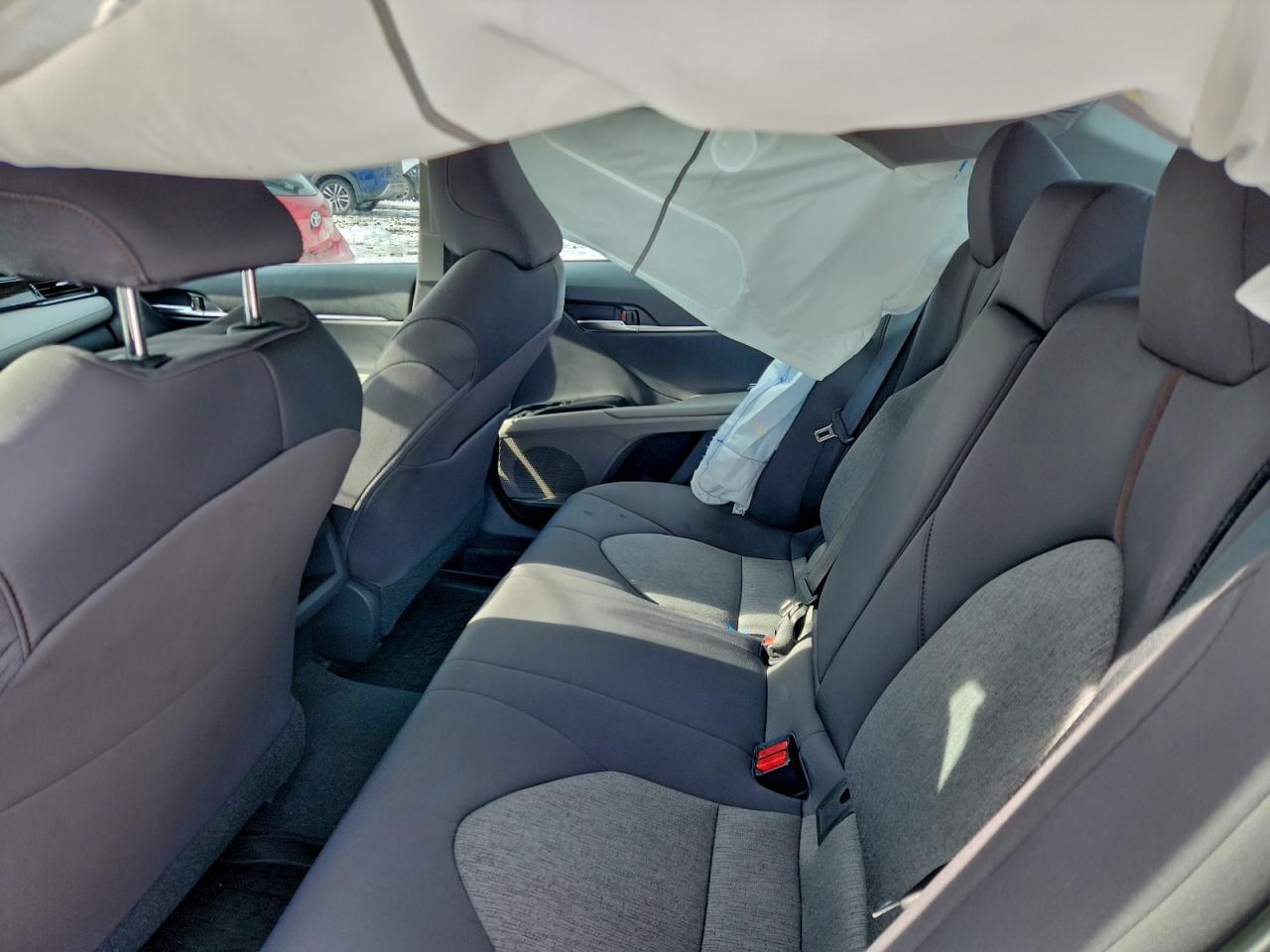 Toyota Camry Le Image 3