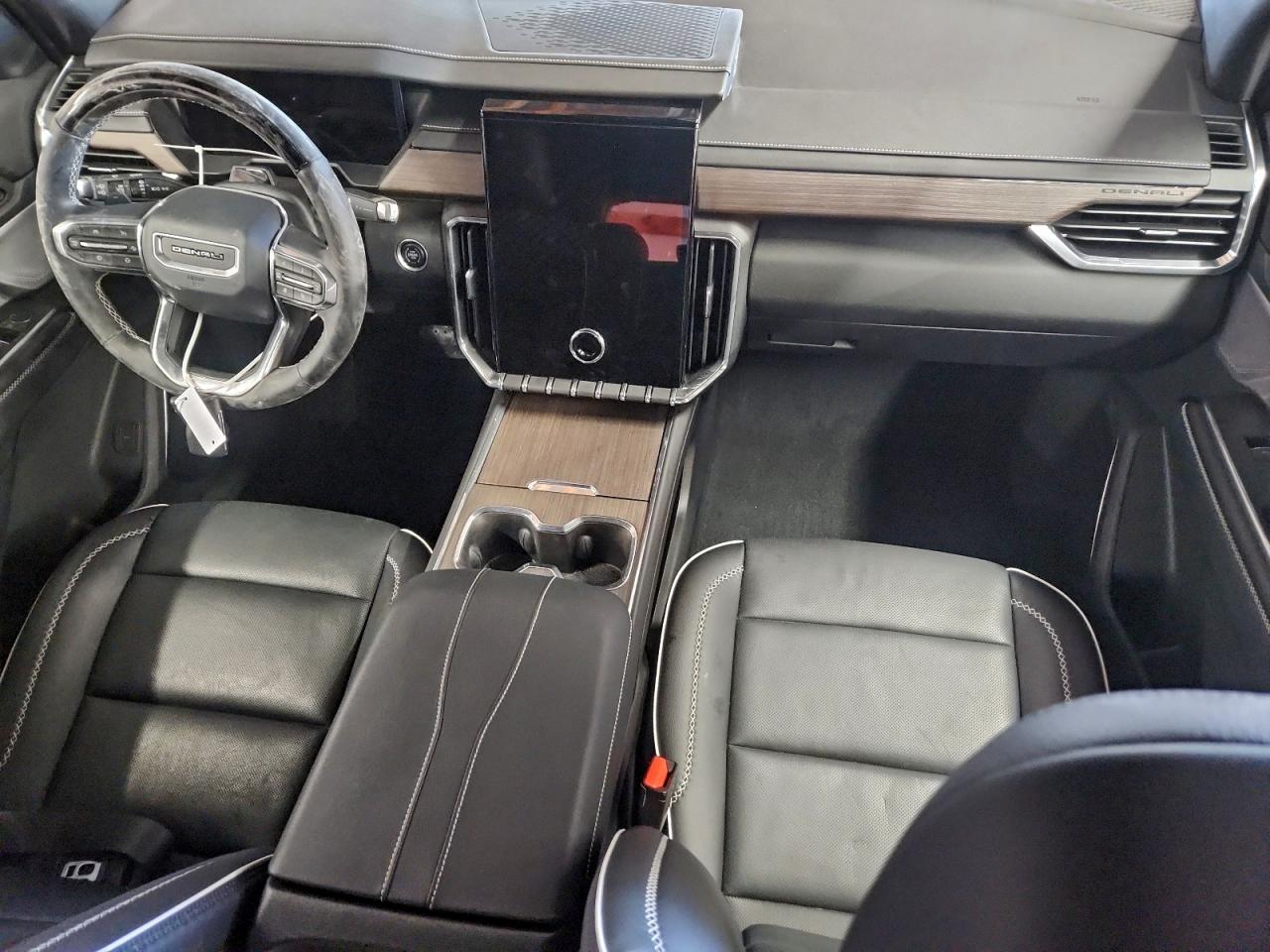 GMC Acadia Denali Image 12