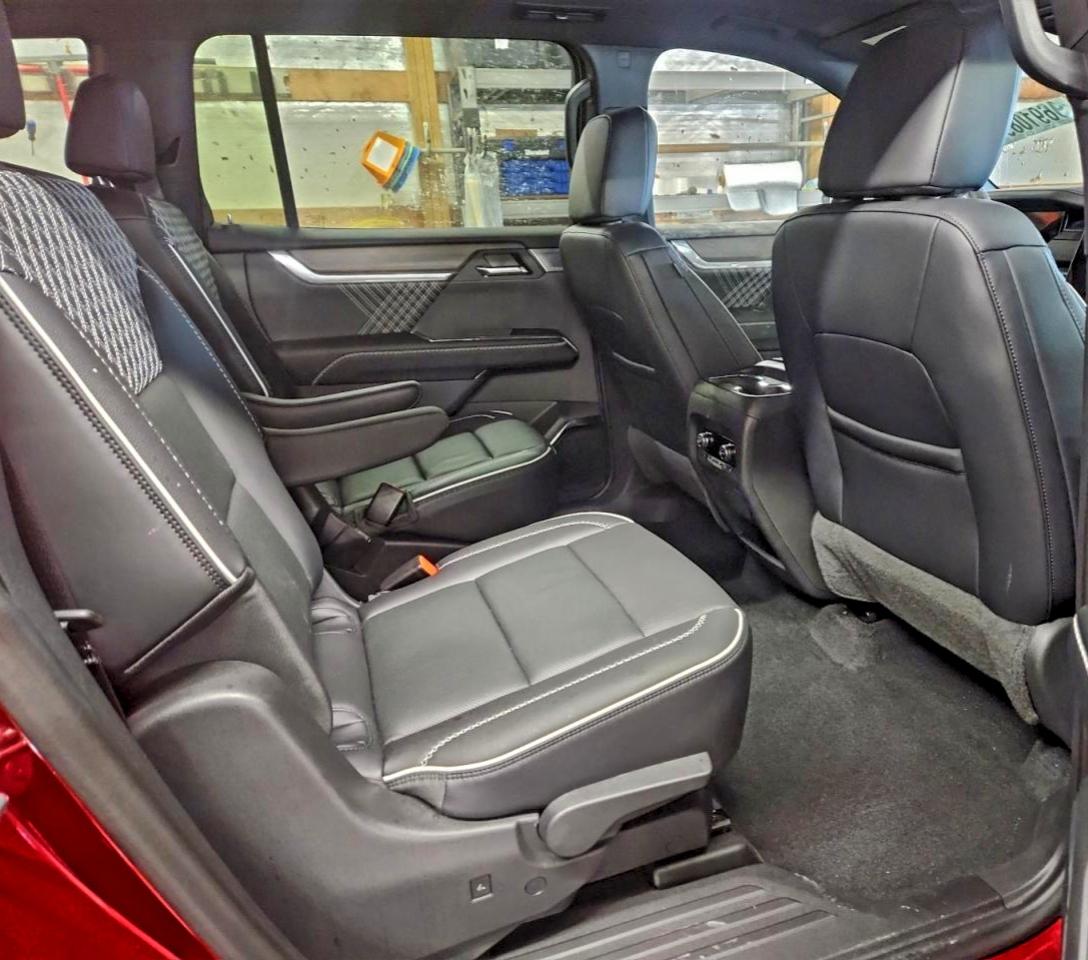 GMC Acadia Denali Image 9