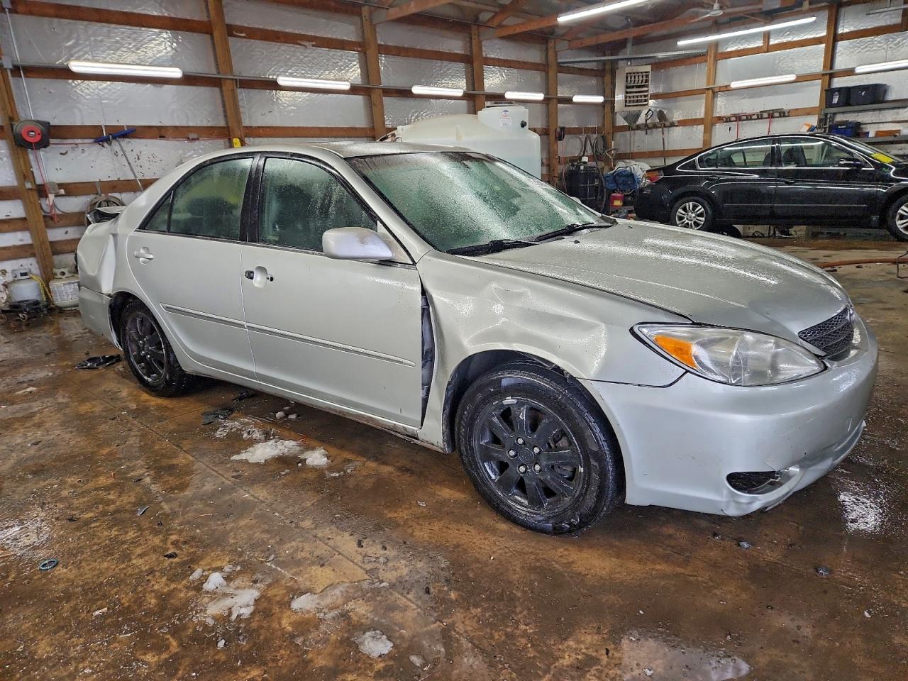 Toyota Camry Le Image 3