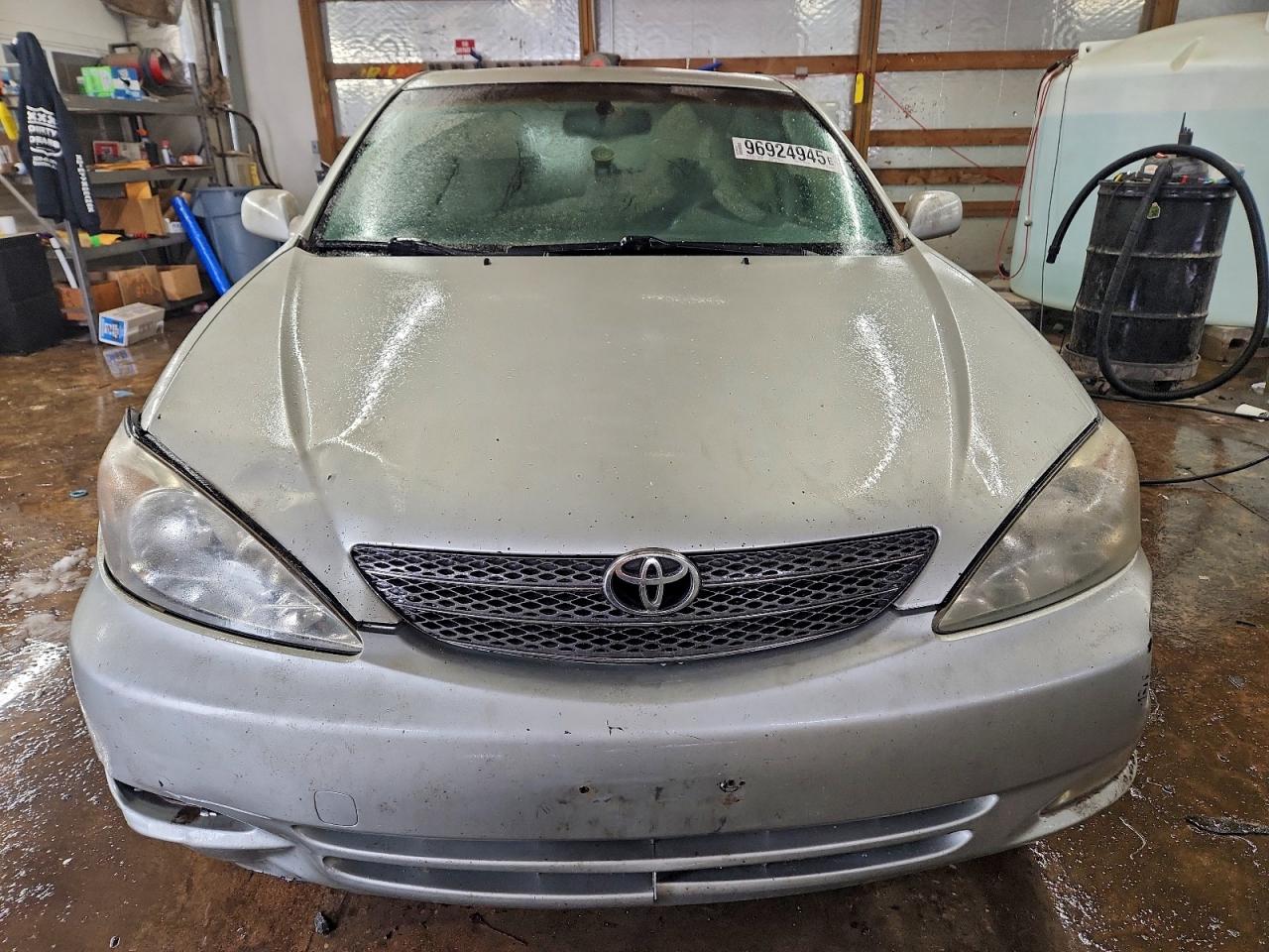Toyota Camry Le Image 5