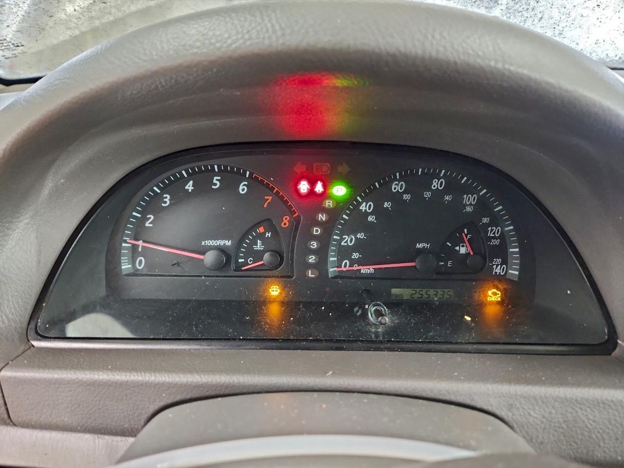 Toyota Camry Le Image 7