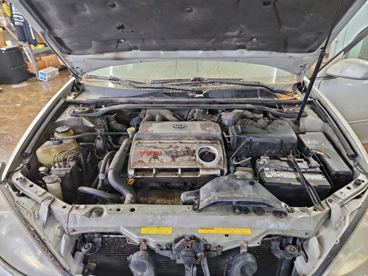 Toyota Camry Le Image 12