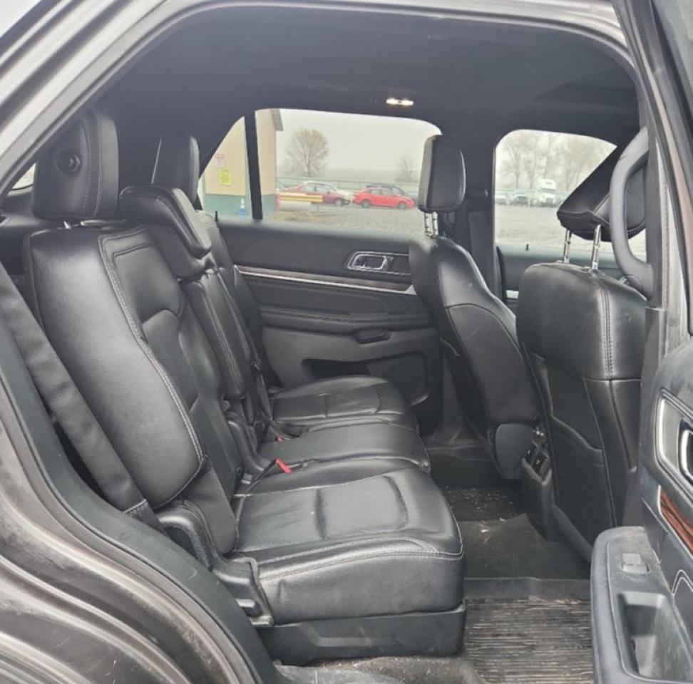 Ford Explorer Limited Image 12