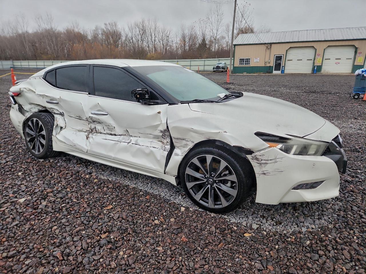 Nissan Maxima 3.5s Image 3