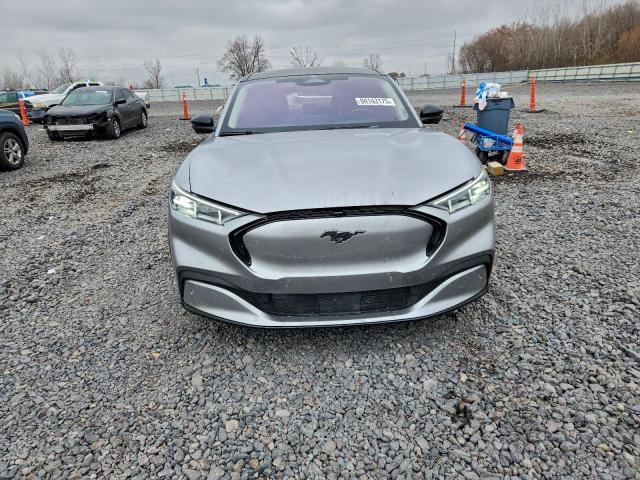 Ford Mustang Premium Image 2