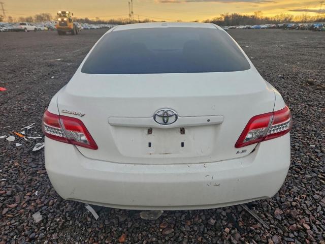 Toyota Camry Base Image 10