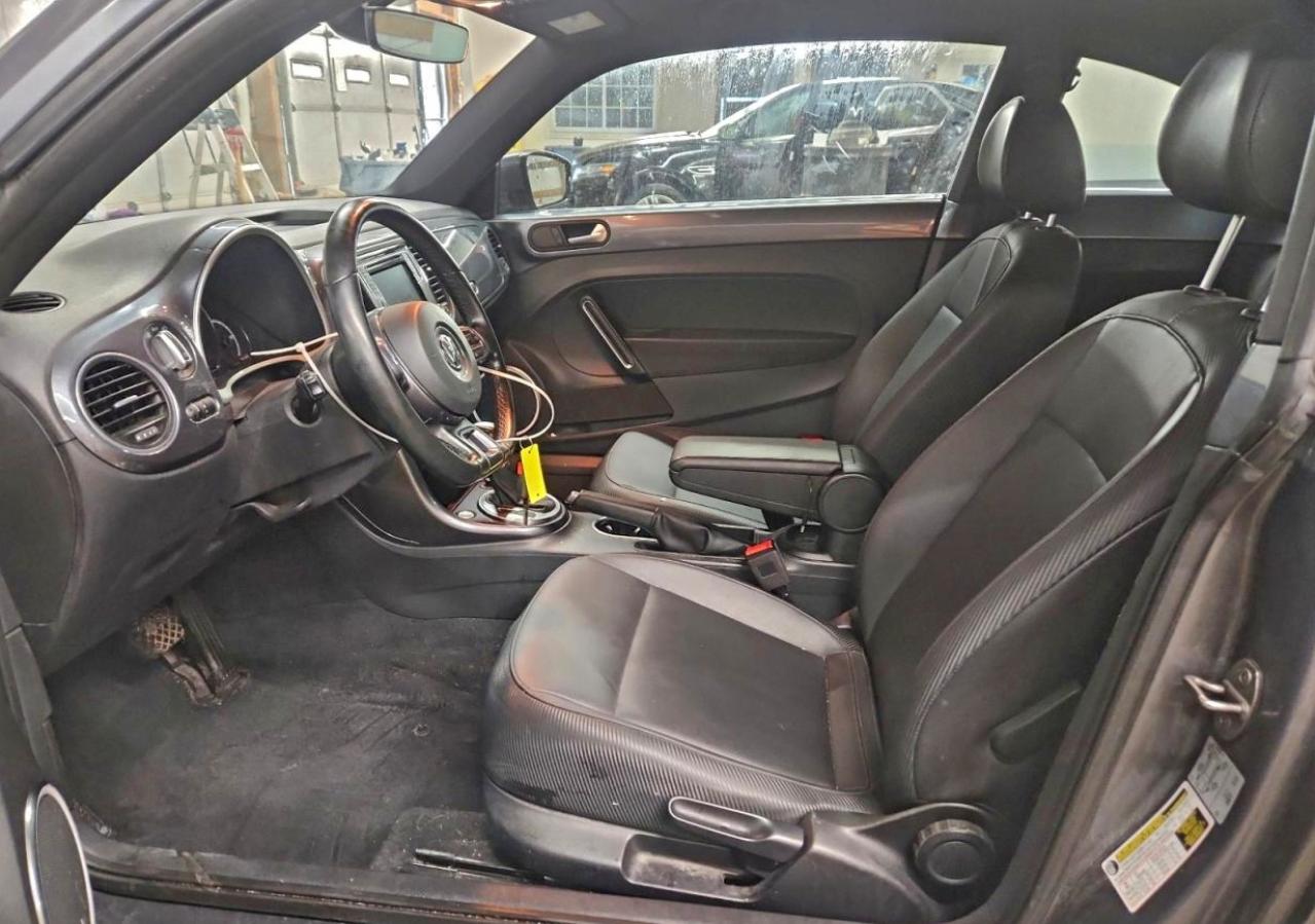 Volkswagen Beetle Se Image 8