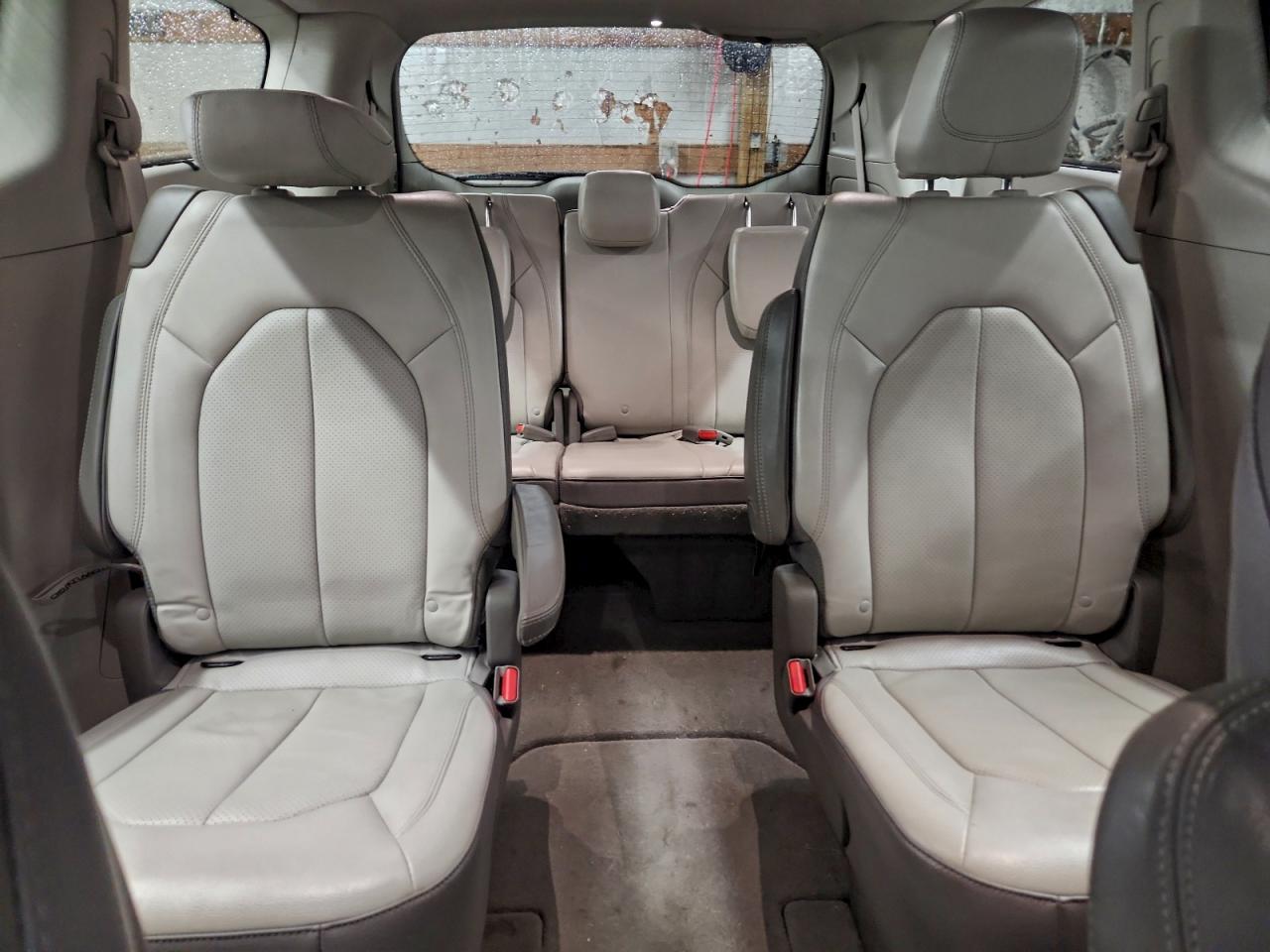 Chrysler Pacifica Touring L Plus Image 12