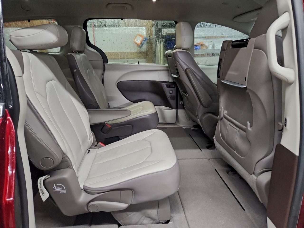 Chrysler Pacifica Touring L Plus Image 3
