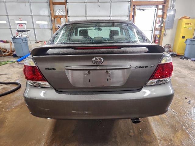 Toyota Camry Le Image 4