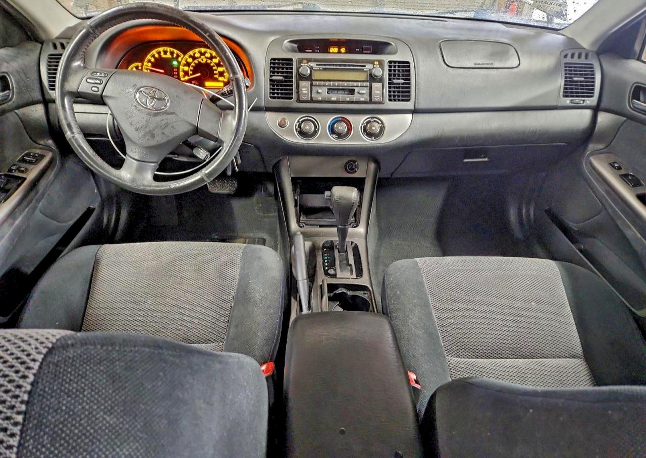 Toyota Camry Le Image 2