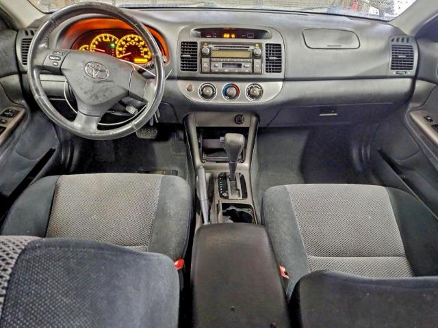 Toyota Camry Le Image 2