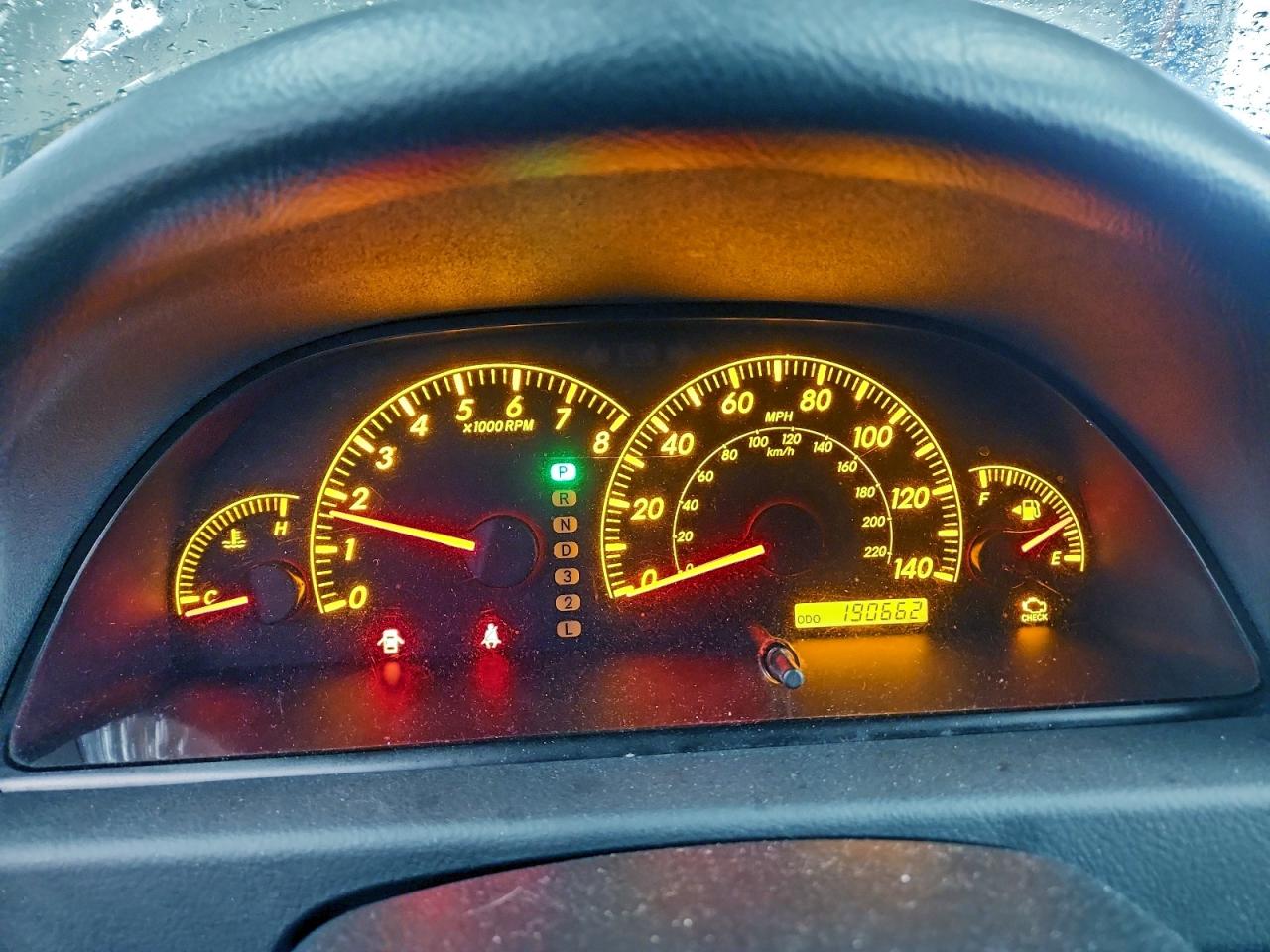 Toyota Camry Le Image 9