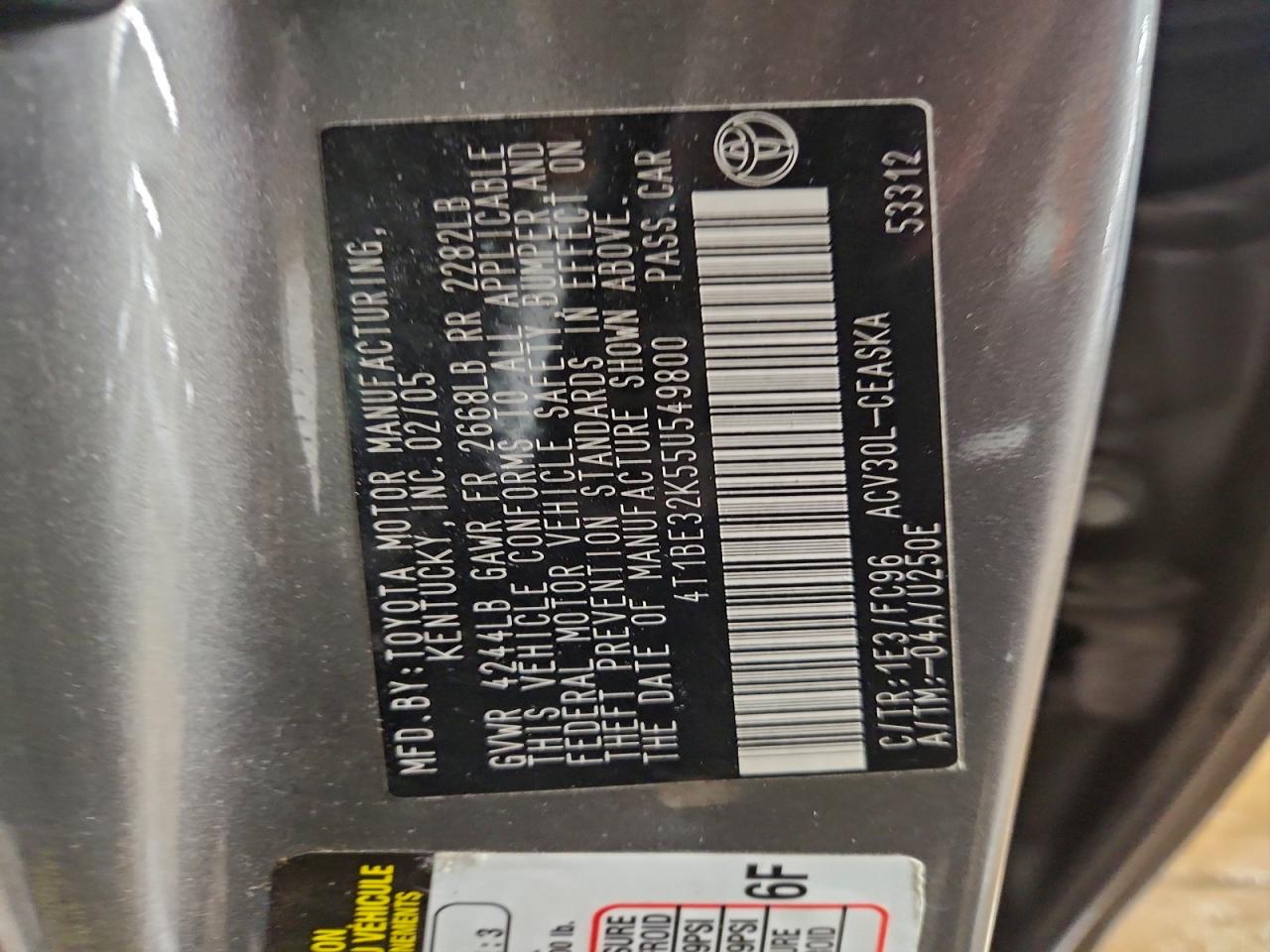 Toyota Camry Le Image 10