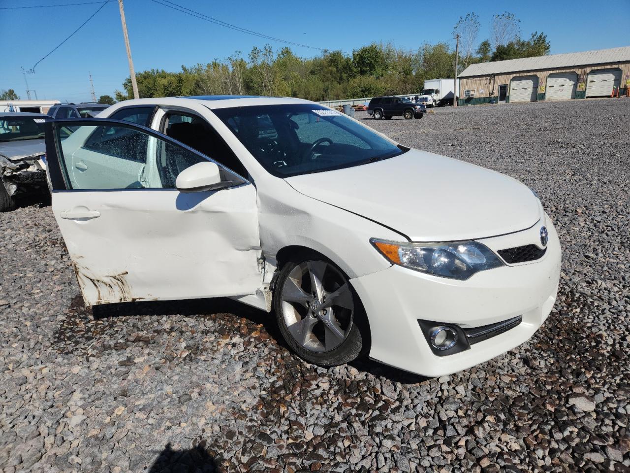 Toyota Camry Base Image 6