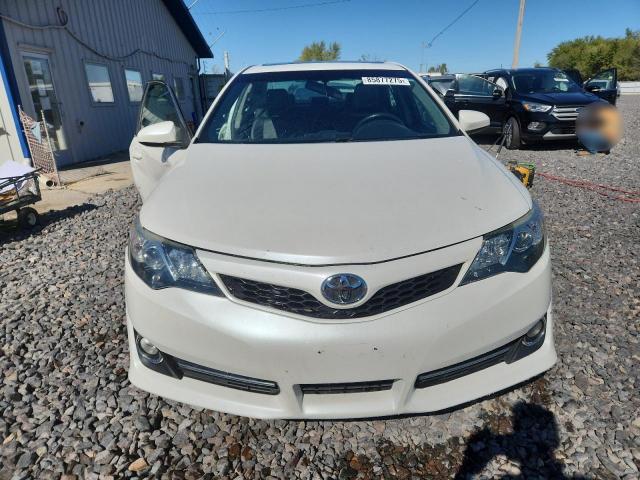 Toyota Camry Base Image 4