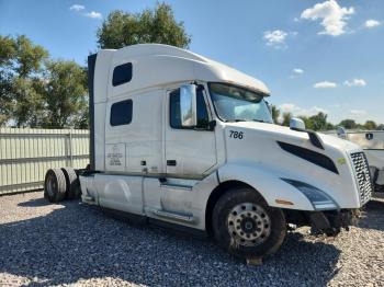  Salvage Volvo Vnl