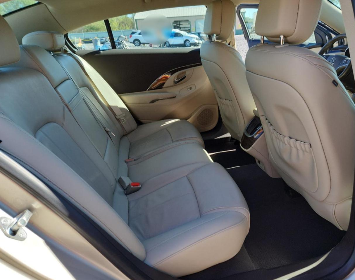 Buick LaCrosse Image 11