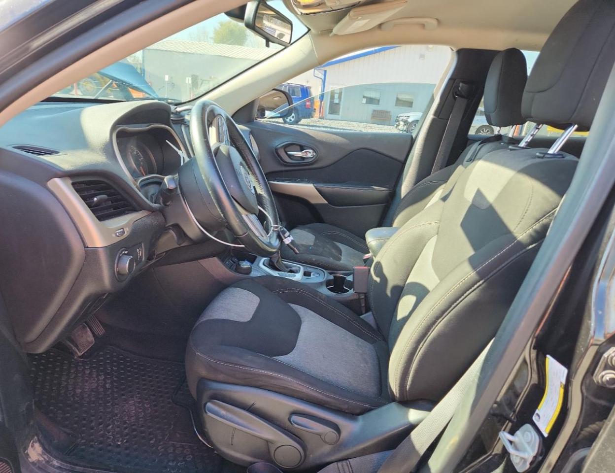 Jeep Grand Cherokee Sport Image 13