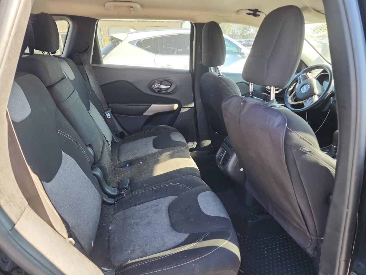 Jeep Grand Cherokee Sport Image 10