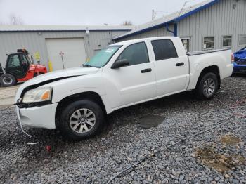  Salvage Mitsubishi Raider