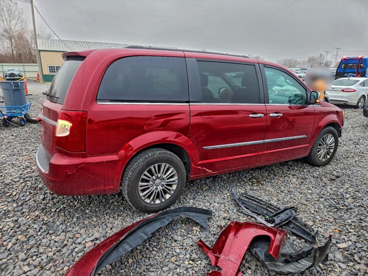 Chrysler Minivan Touring L Image 4