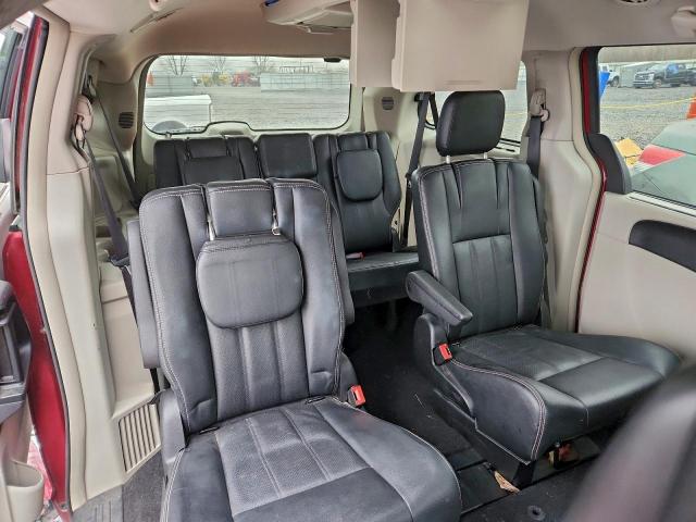 Chrysler Minivan Touring L Image 3