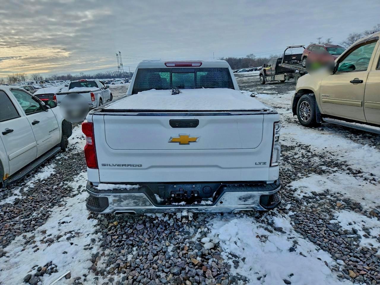 Chevrolet Silverado K1500 Ltz Image 4