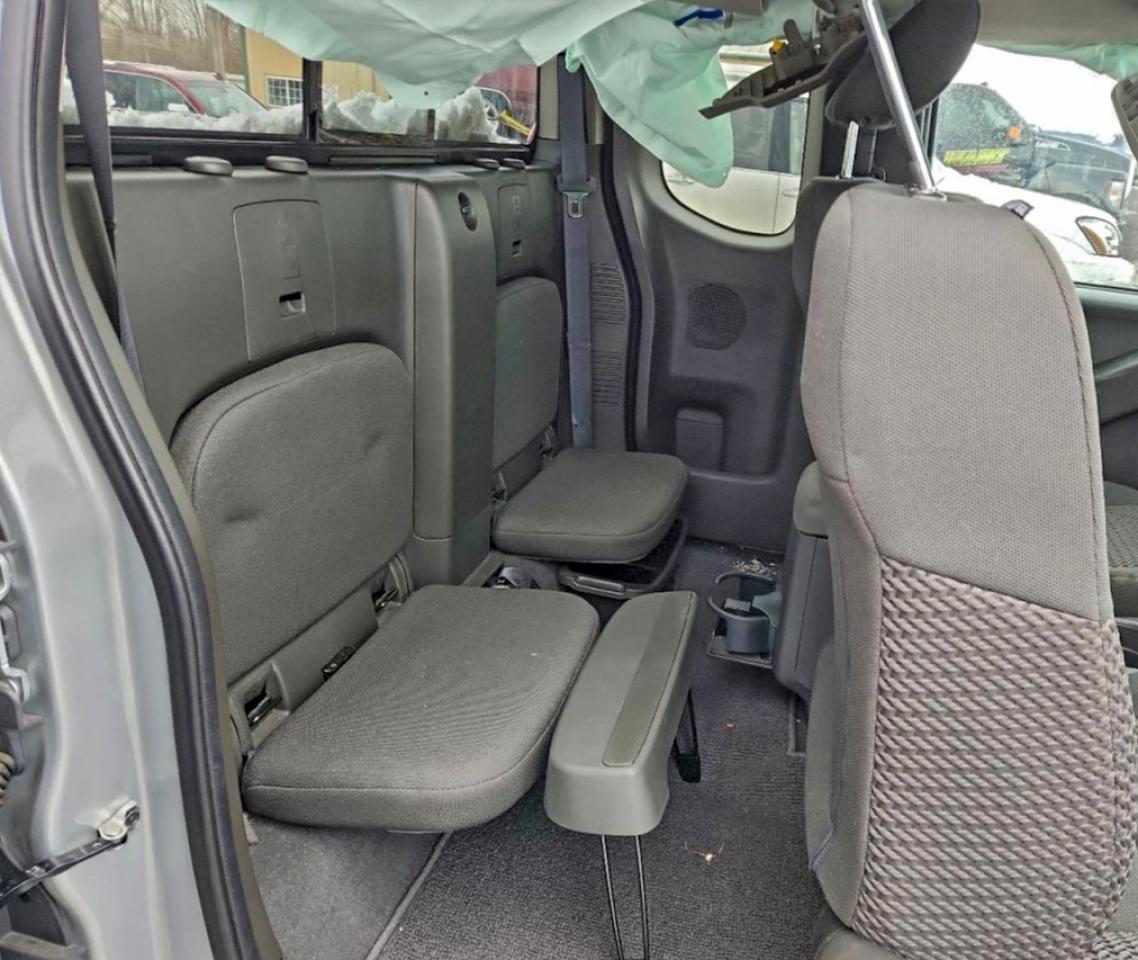 Nissan Frontier S Image 2