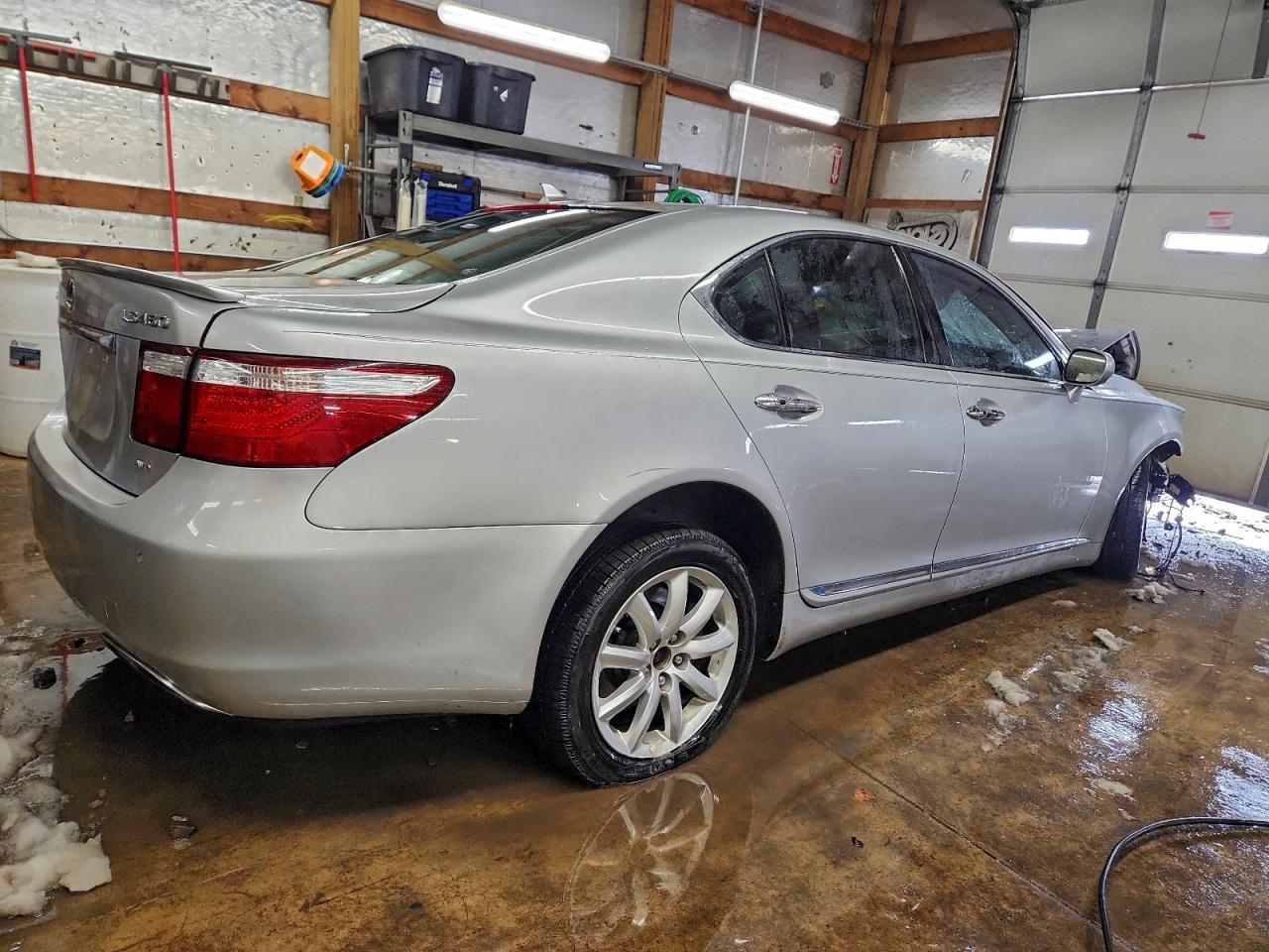 Lexus LS 460 Image 11