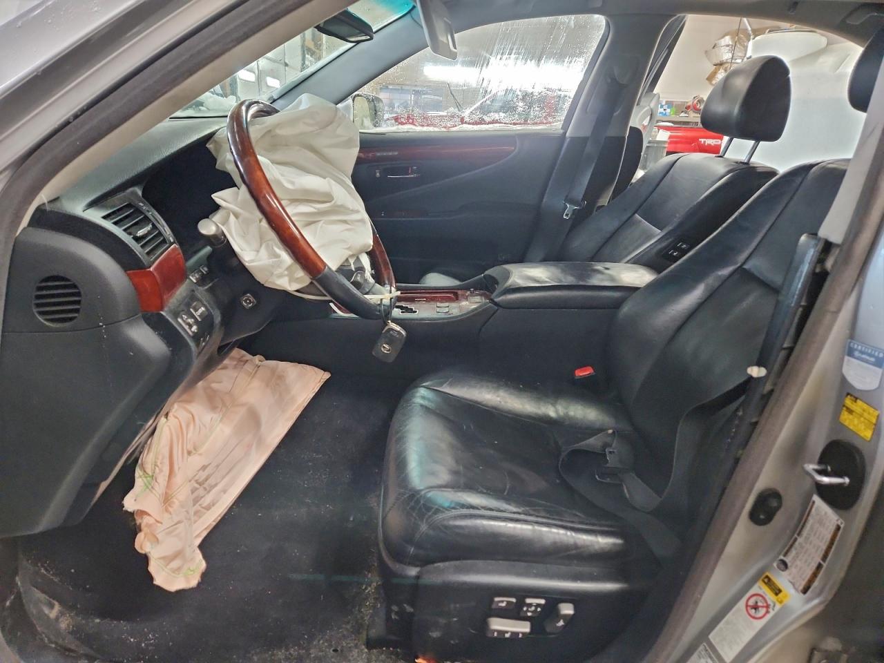 Lexus LS 460 Image 10