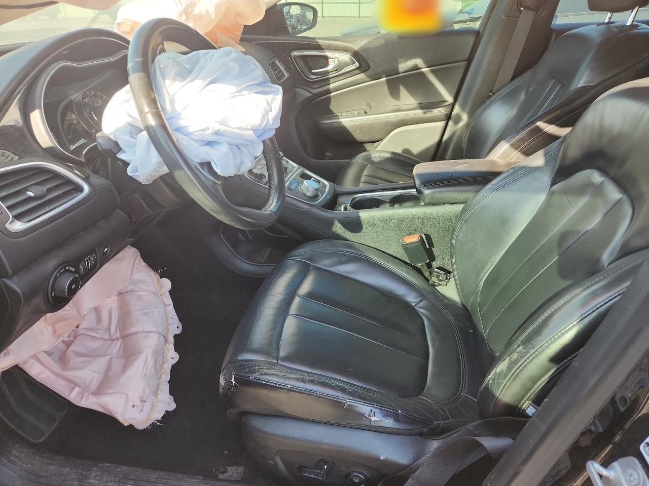 Chrysler 200 C Image 7