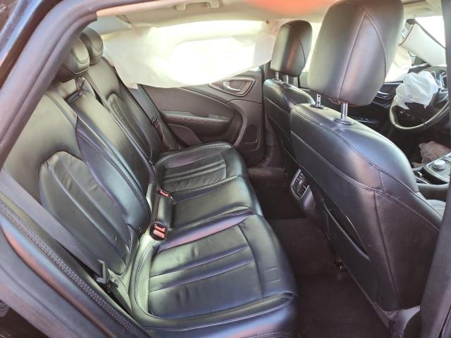 Chrysler 200 C Image 4