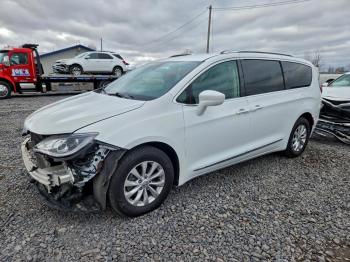  Salvage Chrysler Pacifica