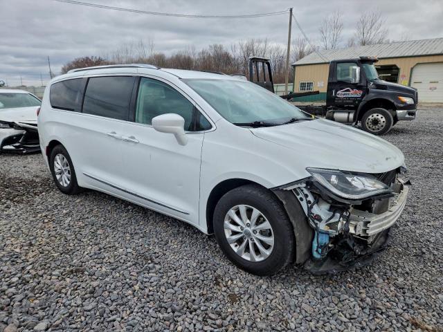 Chrysler Pacifica Touring L Image 13