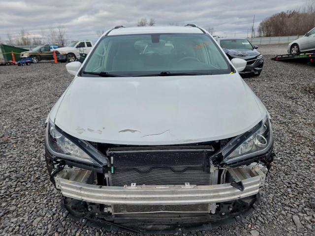 Chrysler Pacifica Touring L Image 4