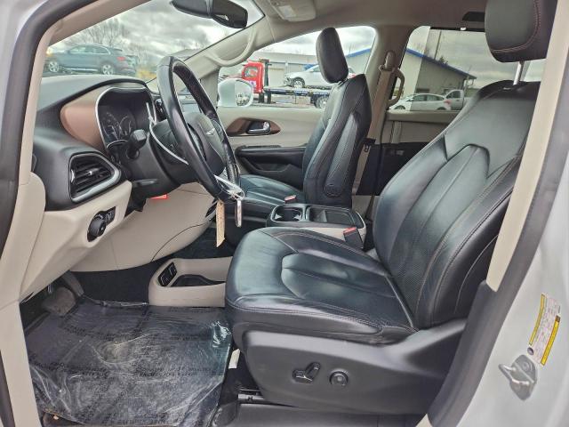 Chrysler Pacifica Touring L Image 6